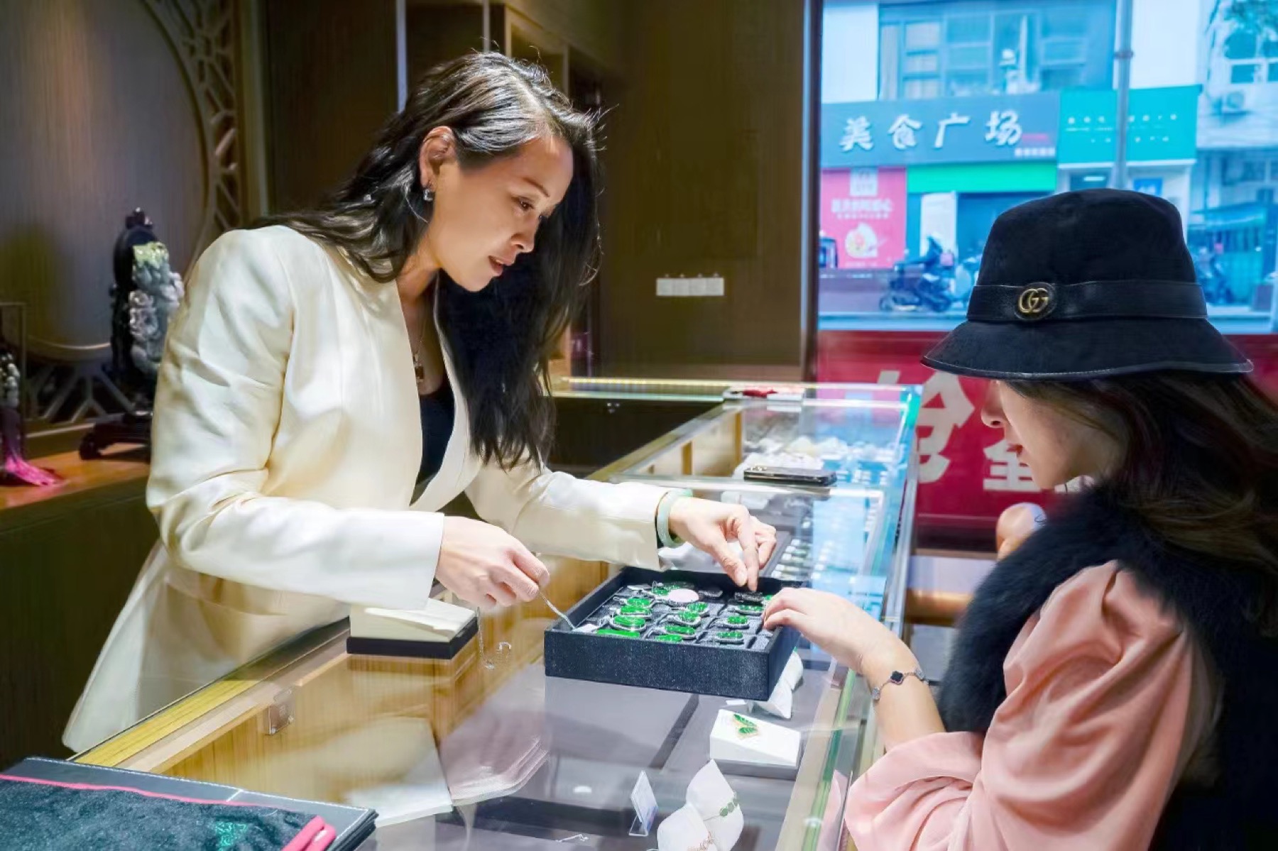 缘与翠门店一对一看货咨询